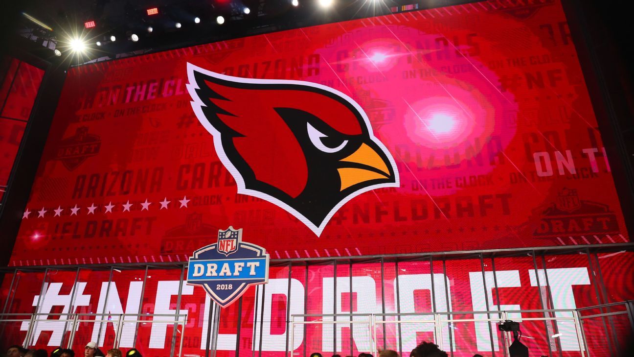 BB体育官网 - NFL暂停红雀高管涉赌政策违规行为：行业自律与合规风险全解析 - BB体育